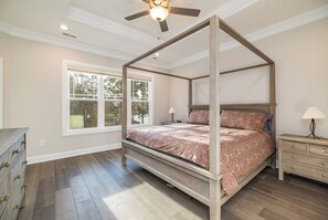 4 bedrooms, desk, iron/ironing board, free WiFi