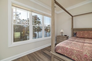 4 habitaciones, escritorio, tabla de planchar con plancha y wifi gratis 