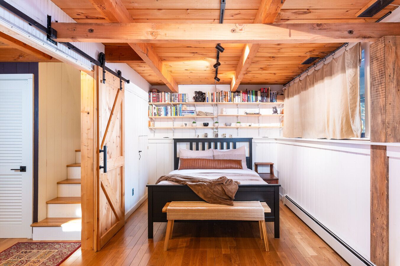 Iron/ironing board, travel crib, free WiFi, bed sheets