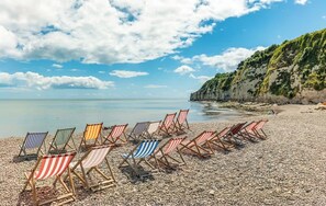 Unclassified image, 3 of 31, button - Sunny Side in the Heart of Beer (Beer)