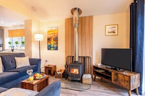 TV, fireplace - Sunny Side in the Heart of Beer (Beer)