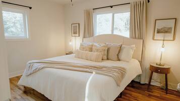 4 bedrooms, iron/ironing board, travel crib, free WiFi