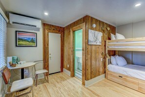 1 bedroom, desk, WiFi, bed sheets