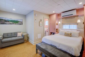 1 bedroom, desk, WiFi, bed sheets