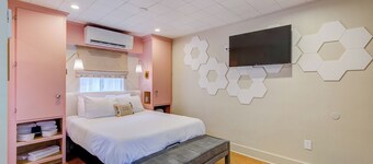 Historic Blue Ridge Tourist Court - Queen Plus