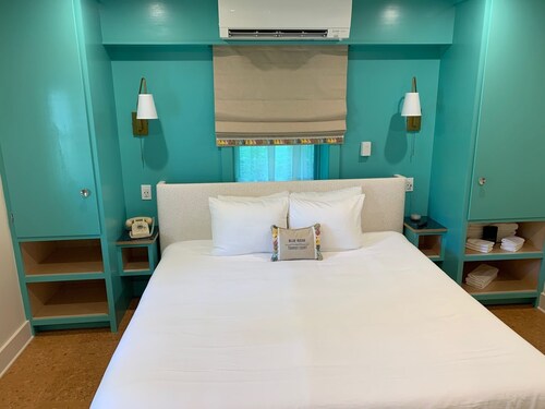 Historic Blue Ridge Tourist Court - One Bathroom Suite