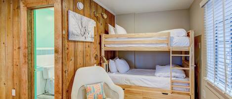 7 habitaciones, escritorio, wifi y ropa de cama