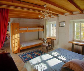 6 habitaciones, escritorio, tabla de planchar con plancha y wifi gratis 