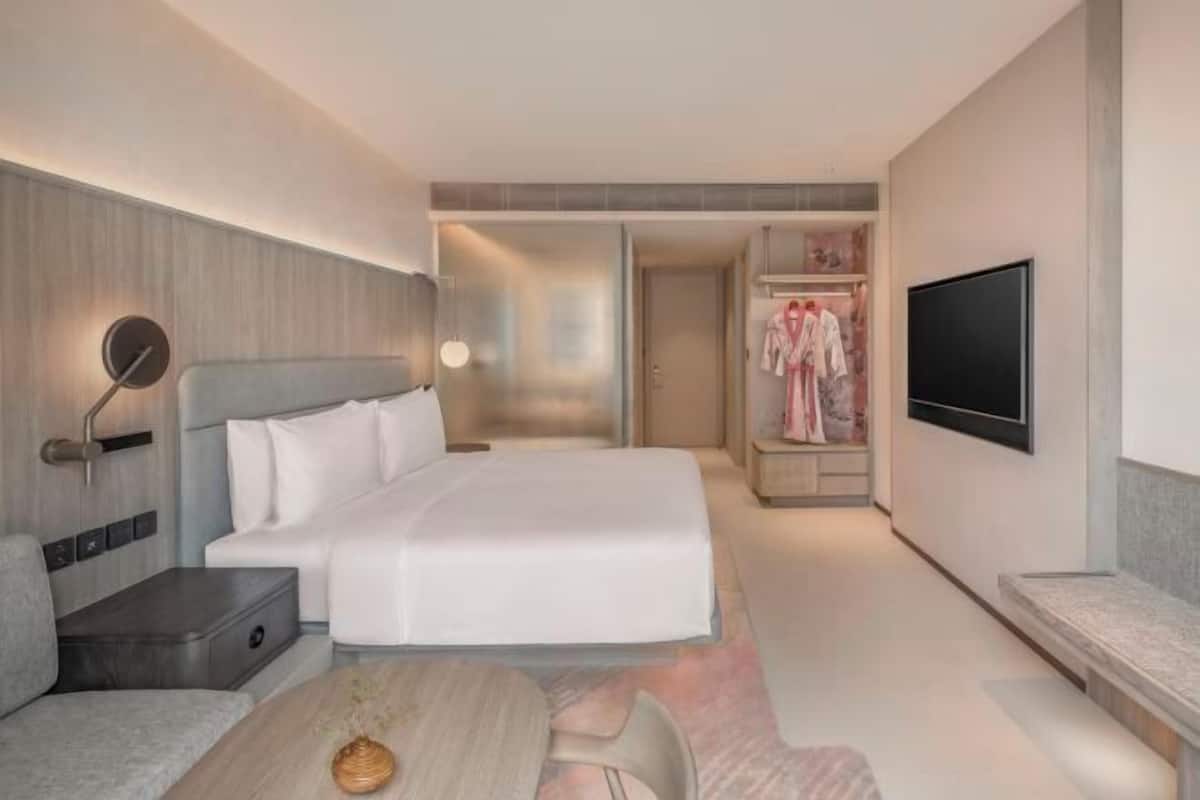 Minibar, két bảo mật tại phòng, bàn, màn/rèm cản sáng