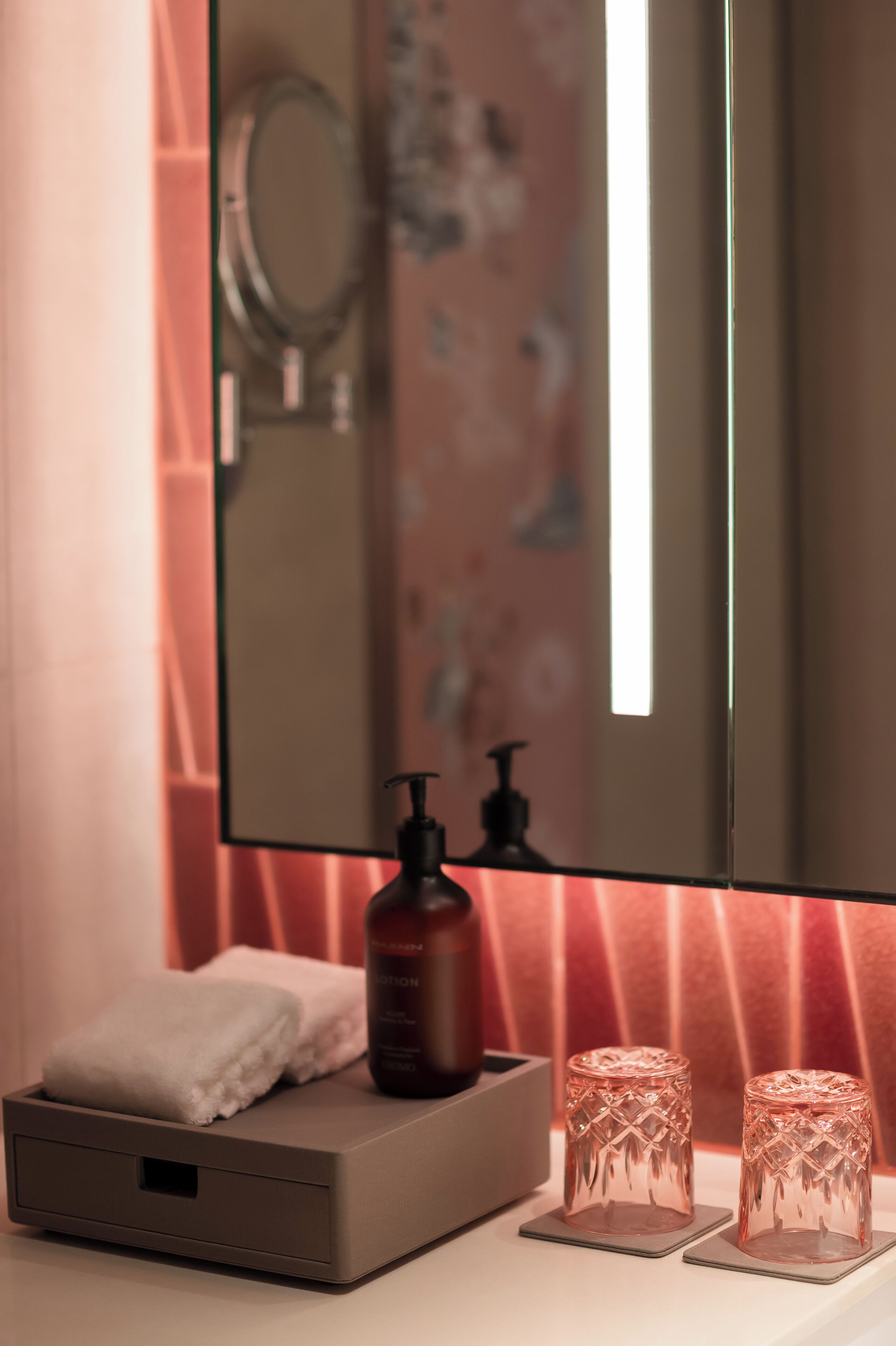 Foto - Kromo Bangkok, Curio Collection By Hilton