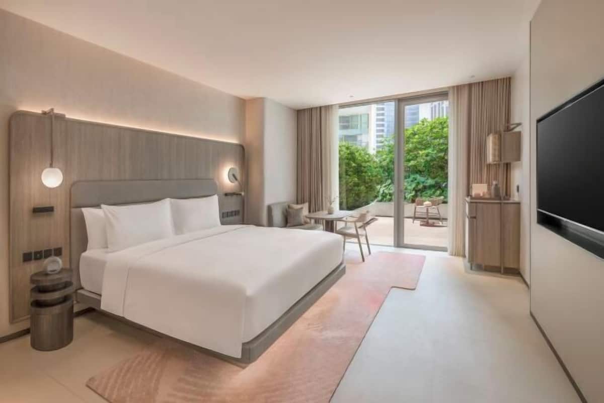 Minibar, két bảo mật tại phòng, bàn, màn/rèm cản sáng