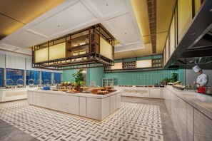 Bữa sáng buffet hàng ngày với phụ phí nhỏ 