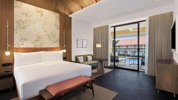 Suite Premium, 1 Tempat Tidur King, balkon | Brankas, tirai kedap cahaya, dan setrika/meja setrika