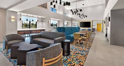 Hampton Inn & Suites Corona, Ca