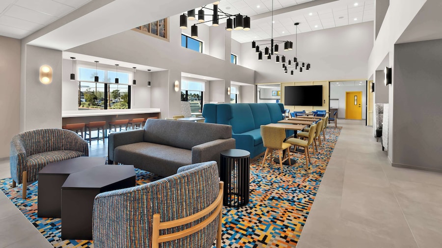 Hampton Inn & Suites Corona, Ca