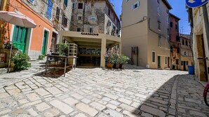 Exterior - Snug and Stylish Downtown Rovinj Apartment - One Bedroom Apartment with Balcony (Rovinj)