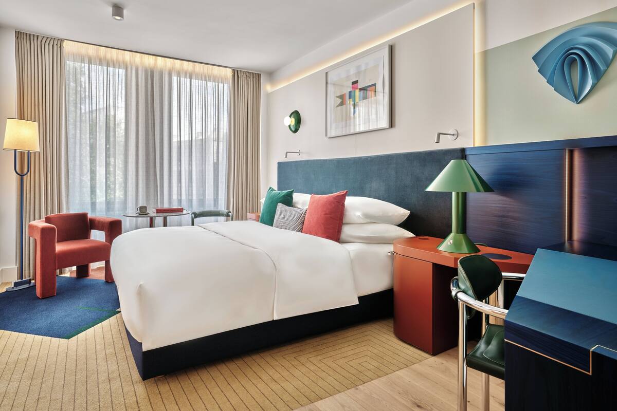 Premium-rum - 1 kingsize-säng (Living Area) | Sängtillbehör av högsta kvalitet och minibar