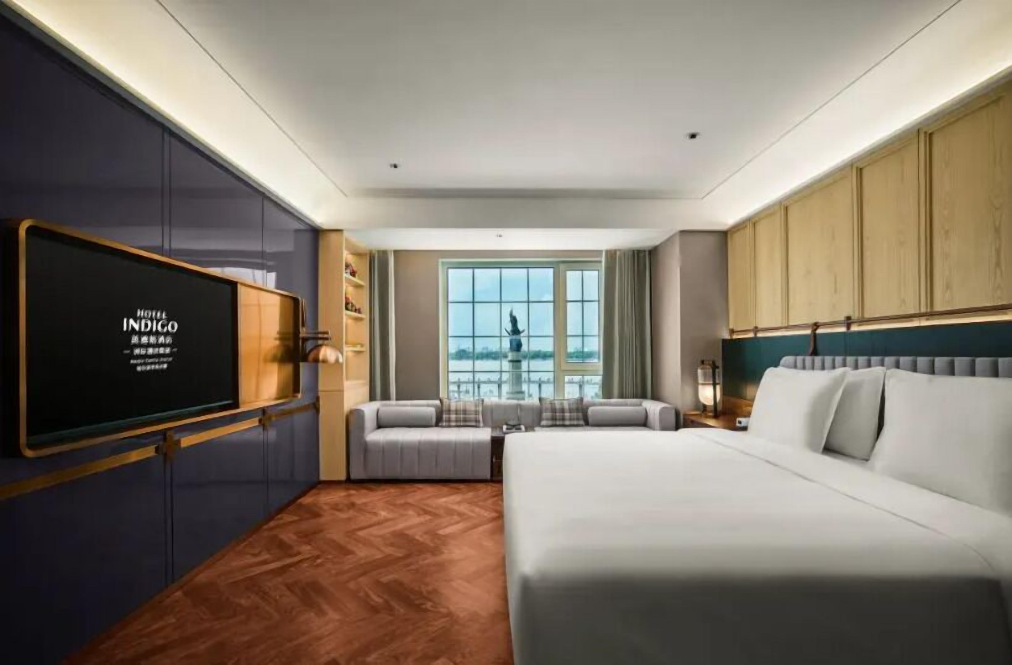 Habitación Premium, 1 cama King size, balcón, vista al río | Ropa de cama de alta calidad, edredón y artículos del minibar gratis 