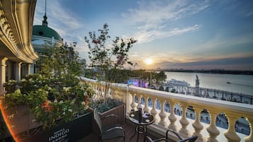 Hochwertige Bettwaren, Daunenbettdecken, Minibar, Zimmersafe