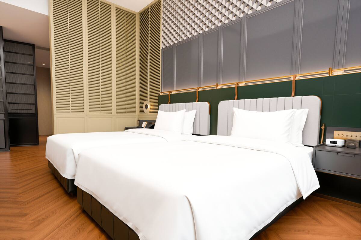 Premium bedding, down duvets, free minibar, in-room safe