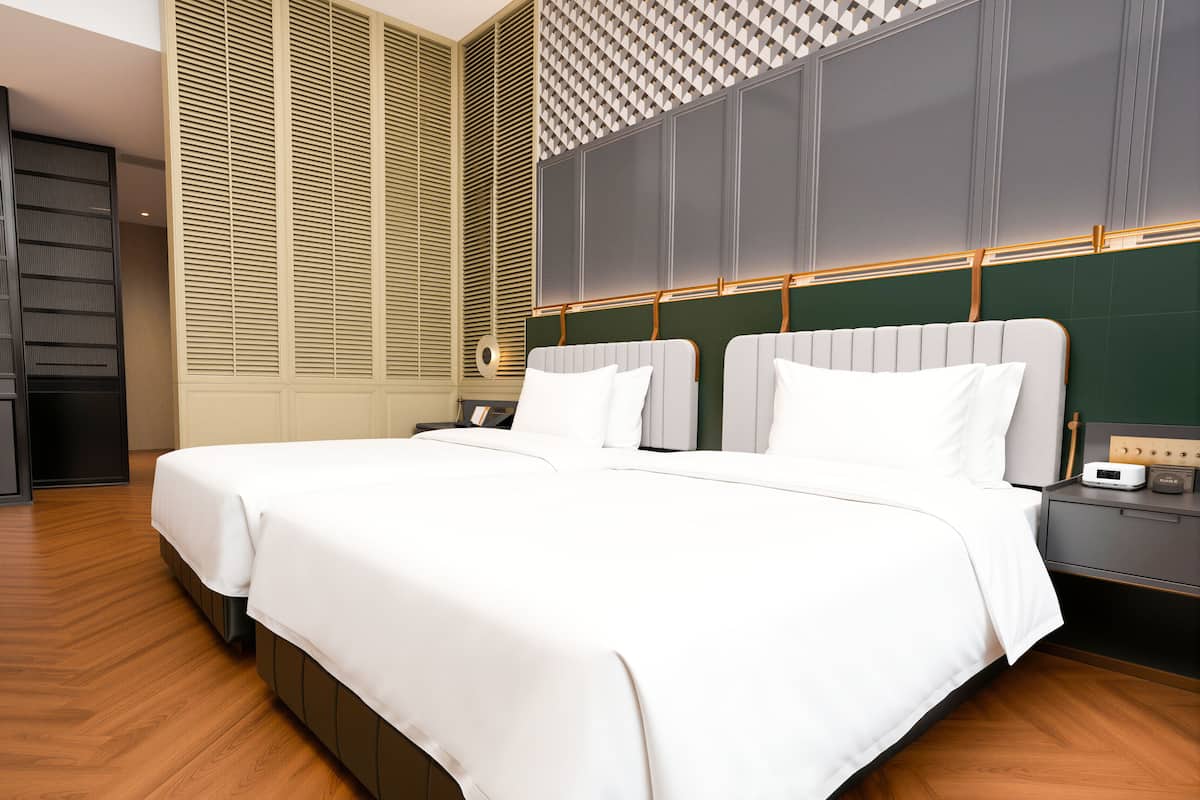 Premium bedding, down comforters, minibar (free items), in-room safe