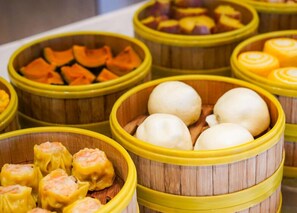 Daily cooked-to-order breakfast (CNY 168 per person) - Hotel Indigo Harbin Central Avenue by IHG (Harbin)