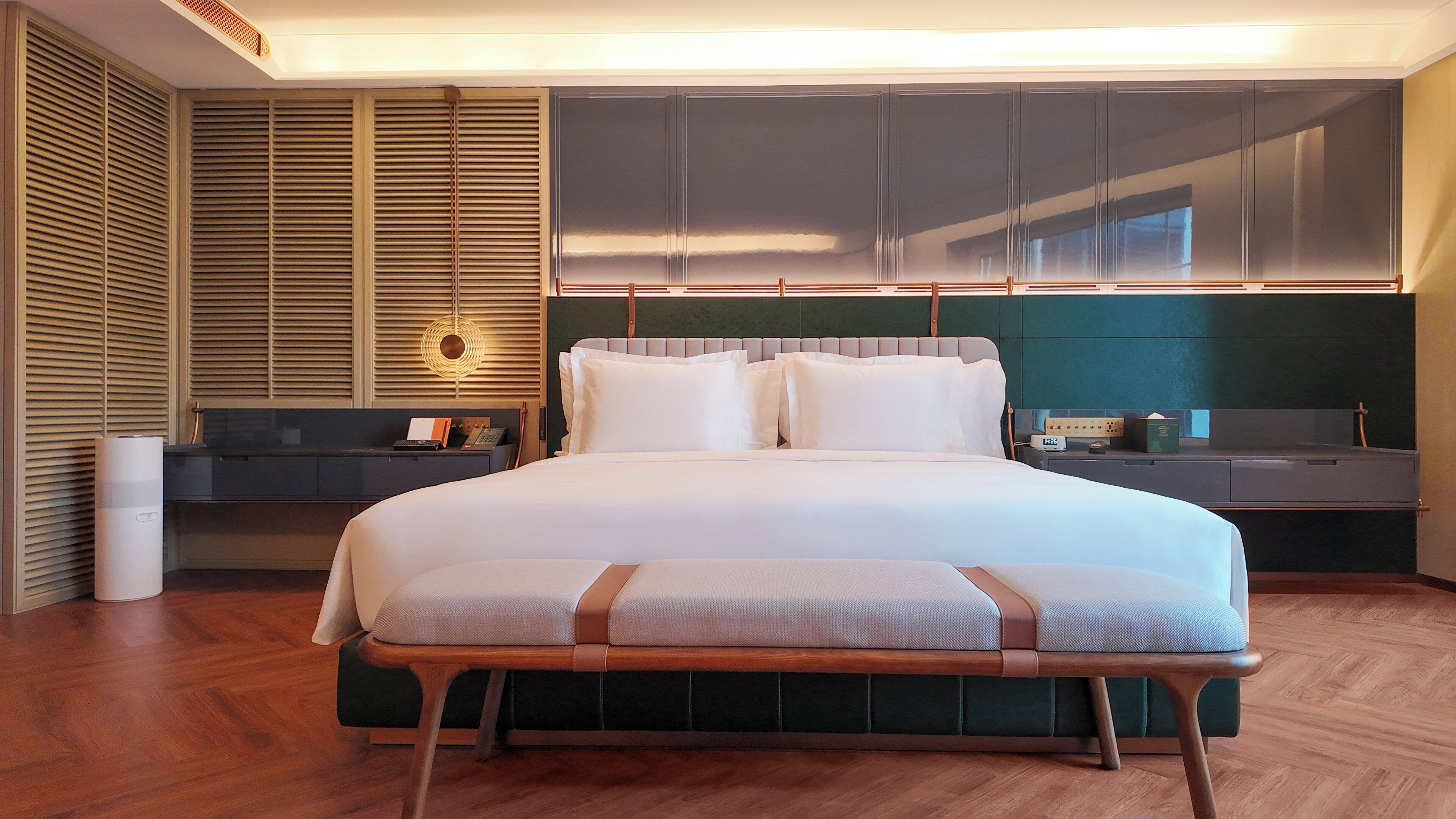 Premium bedding, down comforters, minibar, in-room safe