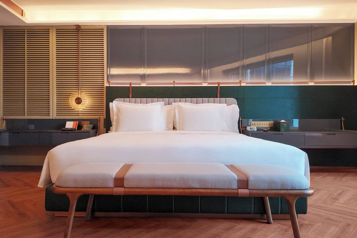 Premium bedding, down duvets, free minibar, in-room safe