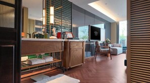 Chambre Premium, 2 lits doubles, balcon, vue fleuve | Coin séjour