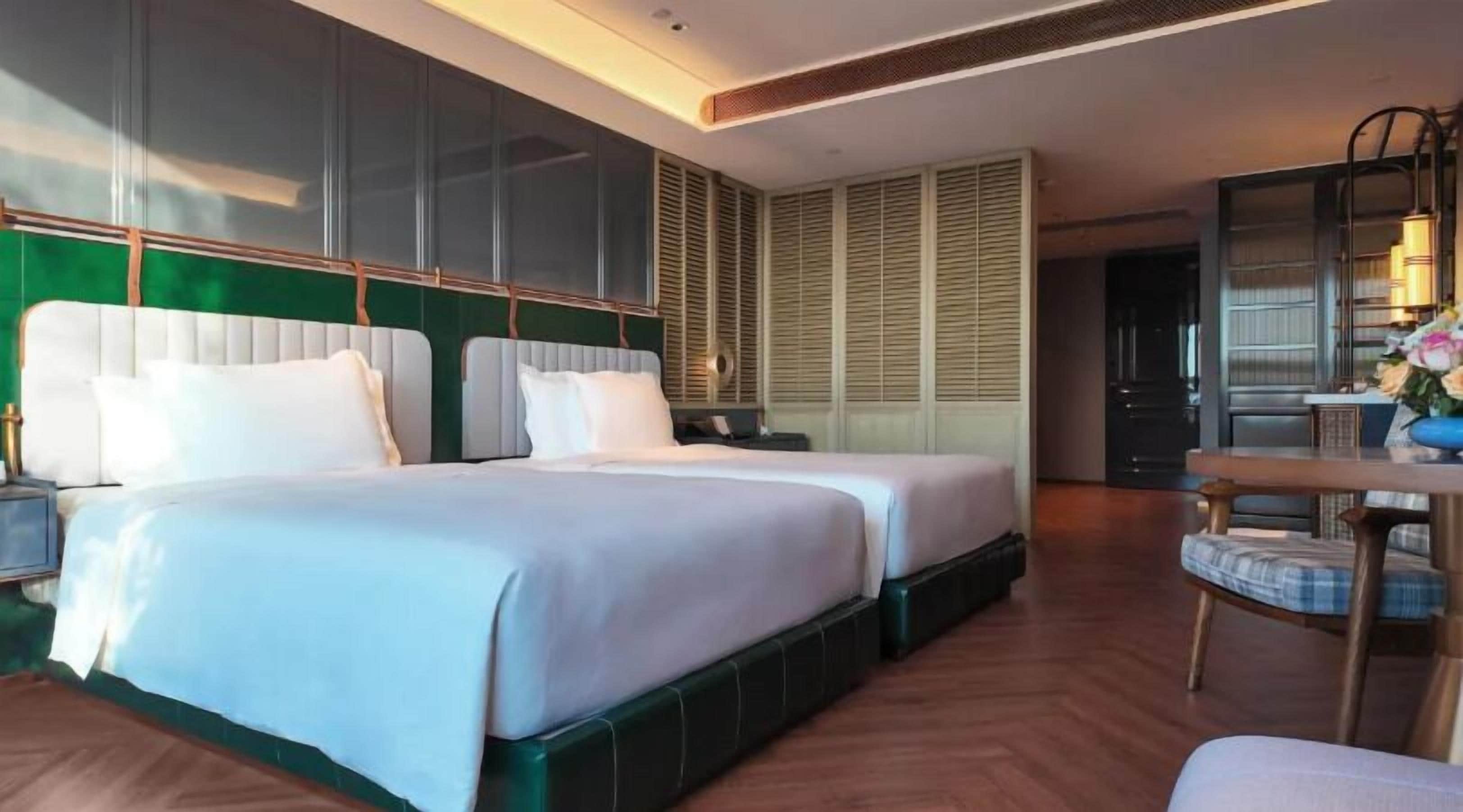 Premium bedding, down duvets, free minibar, in-room safe