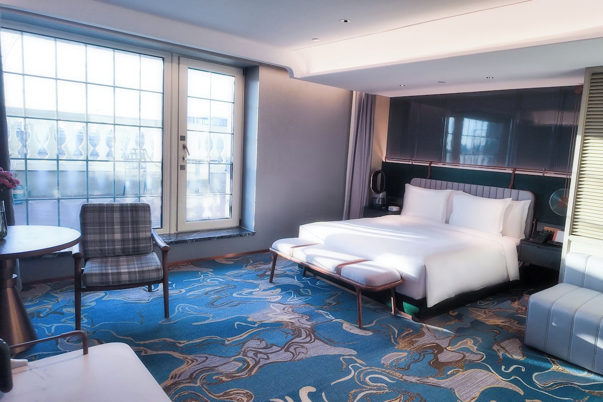 Habitación Premium, 1 cama King size, balcón, vista a la ciudad | Ropa de cama de alta calidad, edredón y artículos del minibar gratis