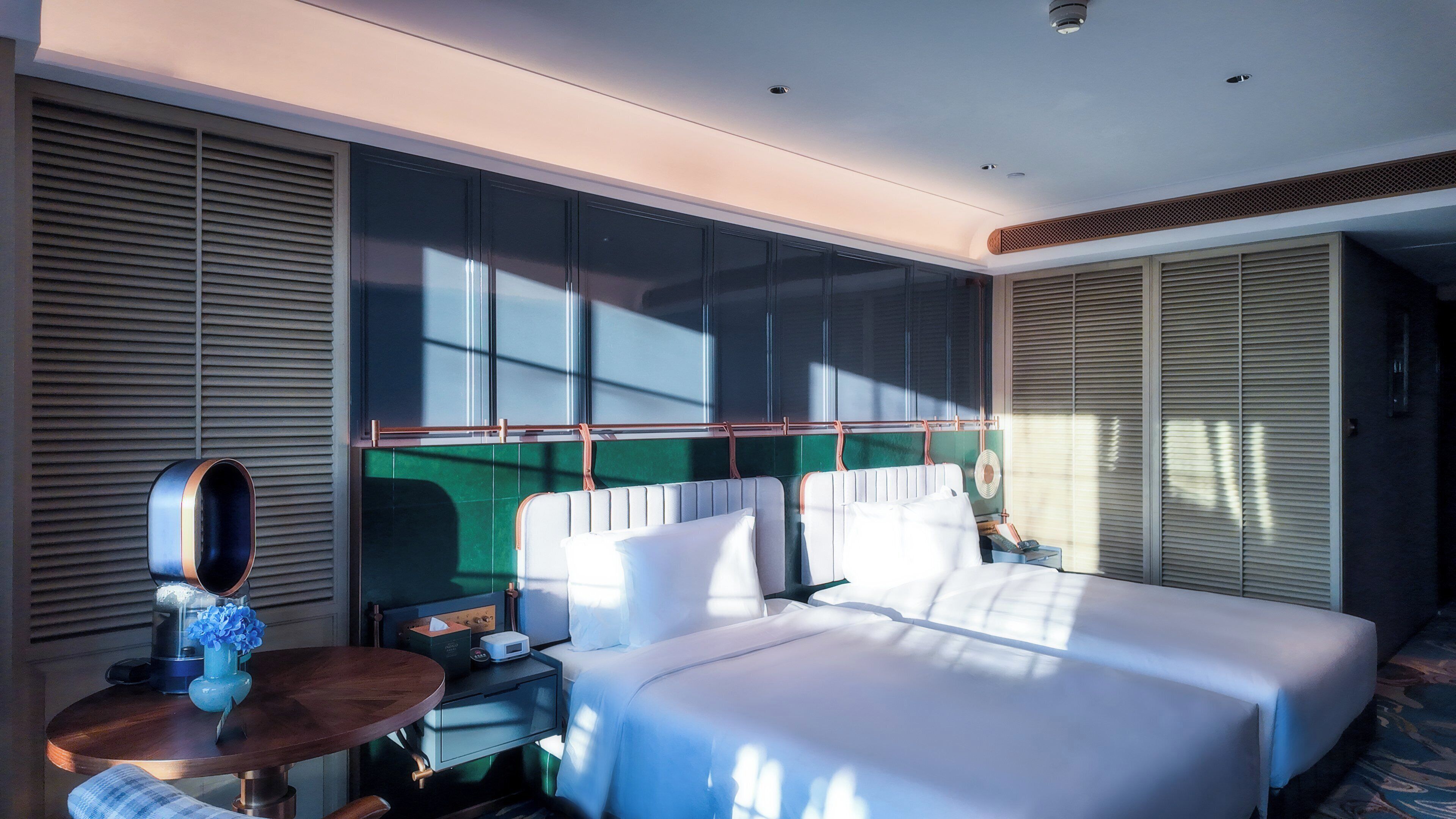 Premium kamer, 2 tweepersoonsbedden, balkon, uitzicht op stad | Luxe beddengoed, donzen dekbedden, een gratis minibar