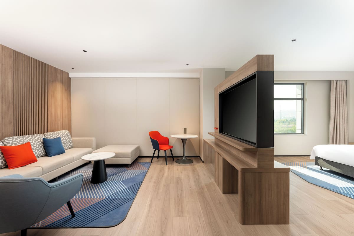 Suite, 1 King Bed | 1 bedroom, down comforters, desk, blackout drapes