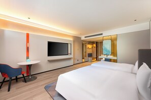 Down comforters, desk, blackout drapes, soundproofing - Holiday Inn Express Luoyang Longmen by IHG (Luoyang)