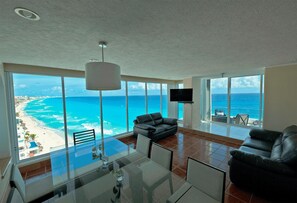 Smart TV - VRBO Premier Host – Beachfront – 11BR/9Bth – Penthouse Combo #3120 (Cancun)