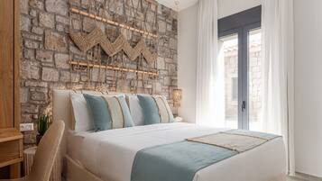 2 bedrooms, in-room safe, iron/ironing board, free WiFi