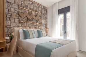 2 chambres, coffres-forts dans les chambres, fer et planche Ă repasser