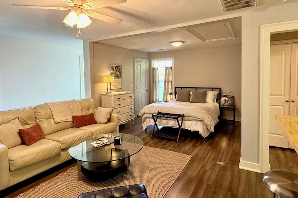 1 bedroom, travel cot, WiFi, bed sheets