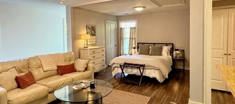 A Charming 1-bed Loft Apt 1.8mi to UGA in delightful Athens GA Lake neighborhood