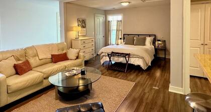 A Charming 1-bed Loft Apt 1.8mi to UGA in delightful Athens GA Lake neighborhood