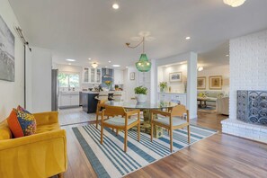 Interior - Hummingbird Haven by Avantstay Dog-friendly, Near the Beach, Huge Yard+hot Tub (Santa Barbara)