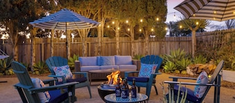 Hummingbird Haven by Avantstay Dog-friendly, Near the Beach, Huge Yard+hot Tub