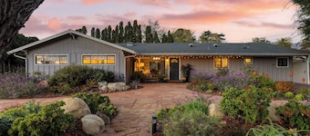 Hummingbird Haven by Avantstay Dog-friendly, Near the Beach, Huge Yard+hot Tub