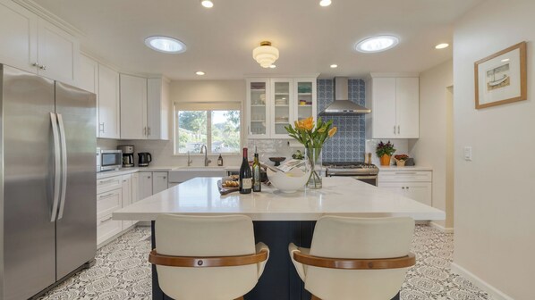 Interior - Hummingbird Haven by Avantstay Dog-friendly, Near the Beach, Huge Yard+hot Tub (Santa Barbara)