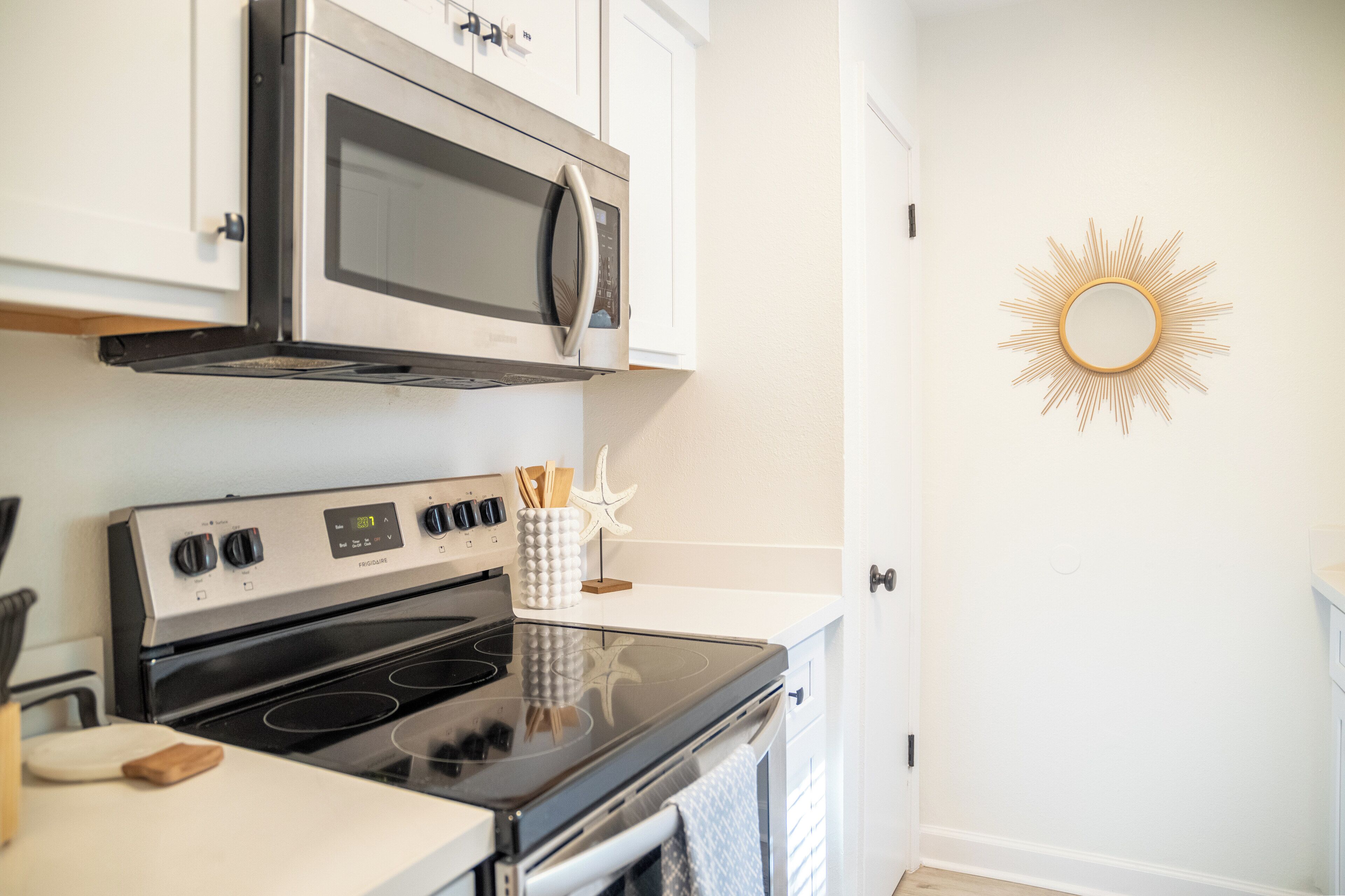 冰箱、微波炉、烤箱、炉灶