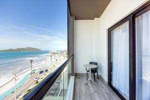 Suite, 2 Queen Beds, Balcony, Ocean View | Terrace/patio - Holiday Inn Express & Suites Hotel Mazatlan by IHG (Mazatlán)