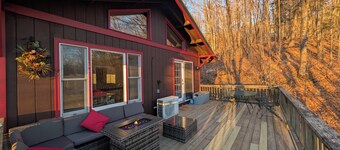 Newly Renovated Charming 2-bedroom Hillside Chalet Apartment