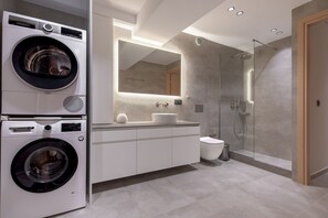 Luxury Studio, Garden View | Bathroom