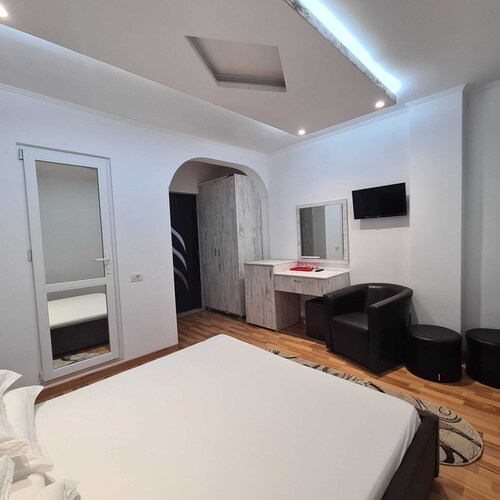 Charming bed & breakfast with AC and WiFi in amazing 2 MAI