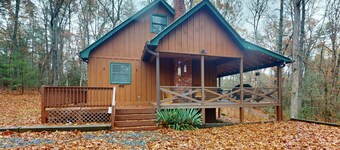 Rustic Blue Ridge Cabin with Porch, Central AC and Gas Fireplace